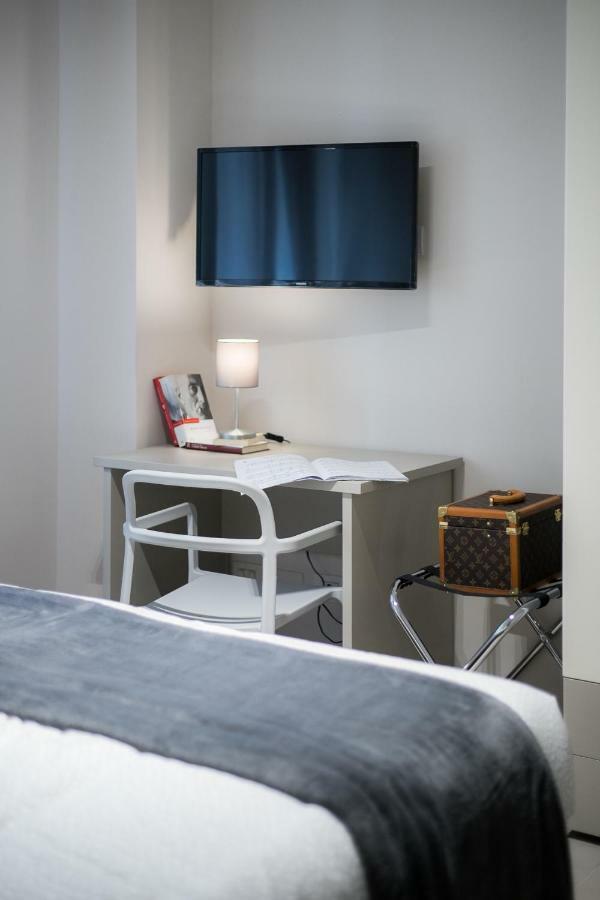 Domus Blu Parma Hotel Bagian luar foto